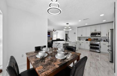 Elegant 4BR Luxury Home - Private Pool Disney - Foto 42