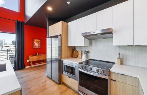 The Rhythm and Rooftop Penthouse Walk To Broadway with Pool and Amazing Views - Foto 24