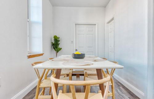 Stairway 3BR Apt w W D Ideal for Groups - Foto 26