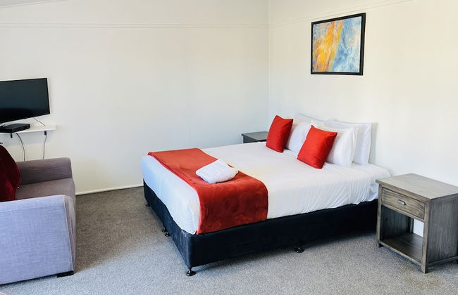 18th Avenue Thermal Motel - Photo 16