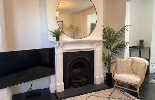 Restored Victorian Home with Private Garden - Foto 6