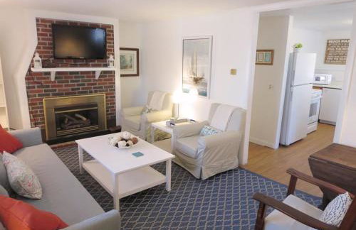 Whip-o-Will Woods: Dog-Friendly Cape Cottage - Photo 5