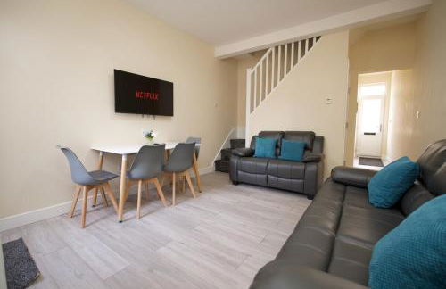 Hastings Manor - Free Netflix, Parking, WiFi & Private Garden - Foto 26