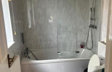 5 minutes to Glasgow airport - Foto 9