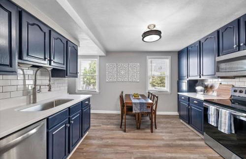 Cozy Southside Pitt home w/ Pool Table +Yard - Foto 31