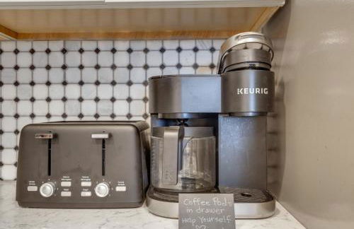 Mammoth Mtn Ski-InandOut Condo with Hot Tub Access! - Photo 11