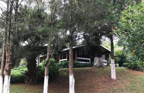 Lindo e aconchegante chalé com piscina, lareira e churrasqueira - Foto 13