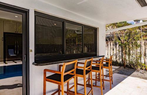 Resort Style Backyard Heated Pool Hot Tub Fire Pit - Foto 36