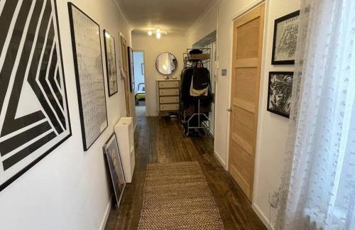 Gorgeous 2 bedroom apartment edge of Cabot Circus - Foto 13