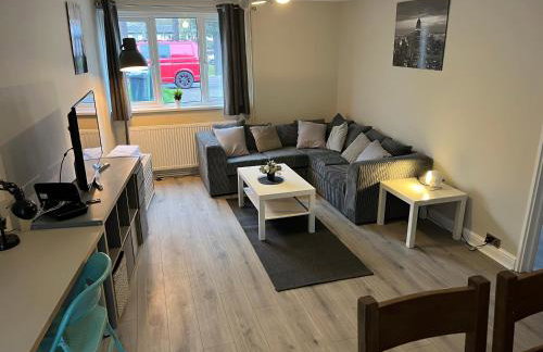 5 Bed Camberley Airport Accommodation - Foto 27