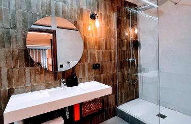 The 153 Hotel - Photo 54