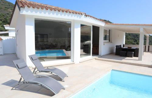 neues Haus mit beheiztem Pool - Foto 1