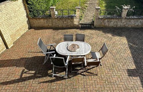 Green Haven Villa - 4BR Spacious House with Hot tub, Ample Parking, Air Condition, WIFI, Netflix, Patio & Garden - Foto 31