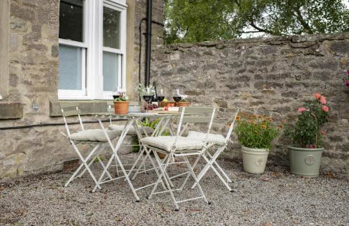 Number Three - Photo 5