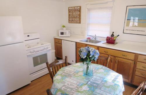 Whip-o-Will Woods: Dog-Friendly Cape Cottage - Photo 2