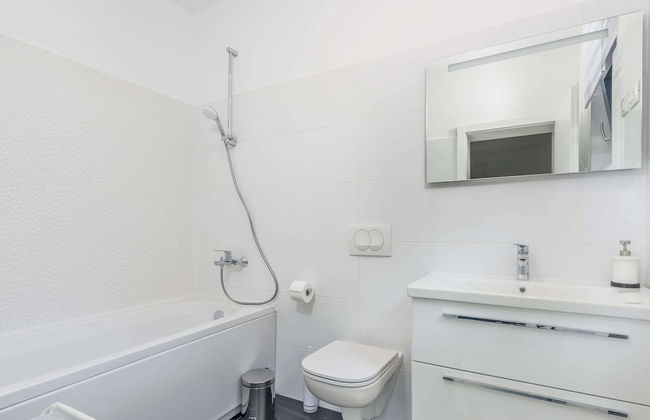 Villa in Novigrad With Private Pool and Beach - Photo 18