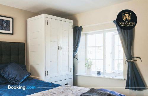 Exclusive Deals l Last-Minute Specials l Free Parking I Short term Booking l Garden I Sleeps Up to 6 l 3 Bed & 2 Bath I One Castle Apartments Short-lets and Serviced Accommodation - Photo 7