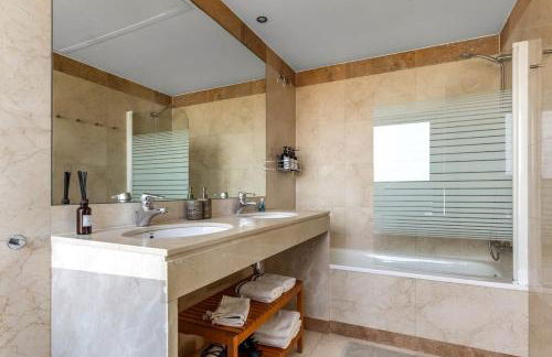 Penthouse Duplex with TOP Views! - Photo 33