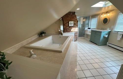 Charming Victorian Home Downtown Newport - Photo 45