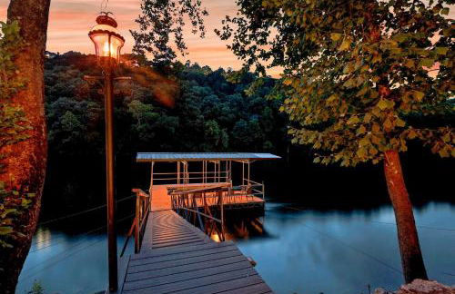 Spacious Lakefront Home with Private Dock! - Foto 41