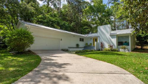 UF SUNSHINE HOUSE - Patio & BBQ - Chef Kitchen - EV Car Station - Upscale Neighborhood! - Foto 3