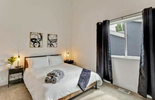 3 Min to DT - 2 Car Garage - Lux Townhome - King Bed - Foto 11