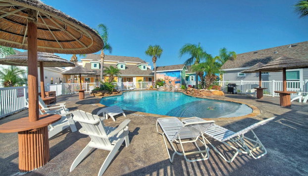 16 Palms by Avantstay Luxury Getaway, Backyard Oasis Pool & Playscape Access - Foto 4, Interior