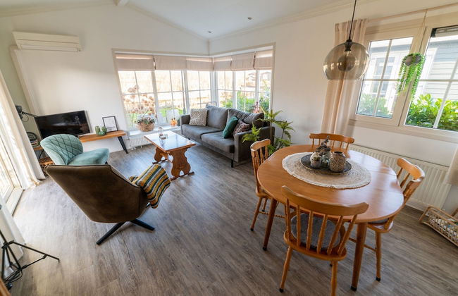 Canal-side Stay, Giethoorn - Photo 13