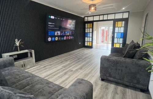 Stylish family home with cinema-style lounge near Blackpool - Foto 1