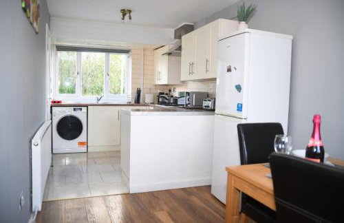 House Sleeps 8 with Garden and Parking - Foto 8