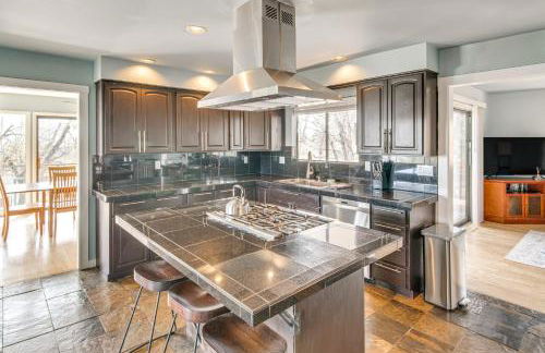 5 Mi to Area Attractions Home with Indoor Hot Tub - Foto 9