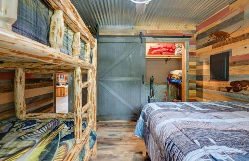 Lakeside Cabin with Fire Pit Near Pine Point Park! - Foto 20