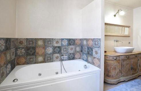 Nice Apartment In Santo Stefano Belbo - Photo 25