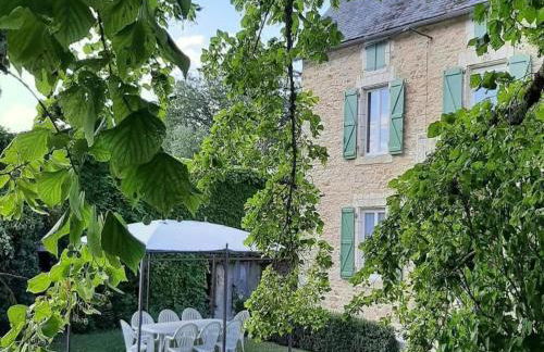 Spacious family home with countryside views - Photo 39