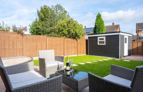 6 Bedroom, 2 Bathroom Modern, Spacious Home - Foto 4