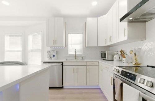 New Modern Updated Secure and Private Home - Foto 14