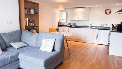 Waterside apartment, central Falmouth, Vi-spring king bed, gated parking - Foto 5