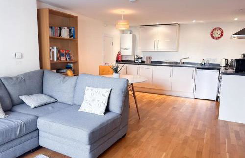 Waterside apartment, central Falmouth, Vi-spring king bed, gated parking - Foto 5