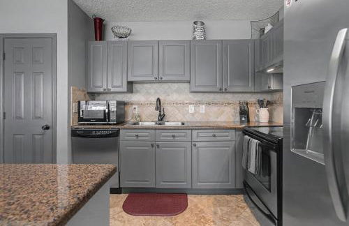 Shop and Dine Fort Worth Condo with Racetrack Views! - Photo 18