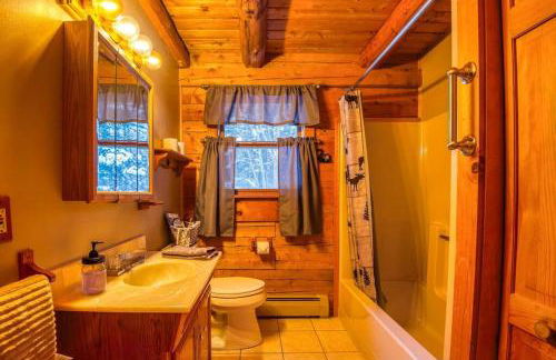 Family-Focused & Pet-Friendly Log Cabin with 4BR 2BA Sleeps 10 - Photo 33