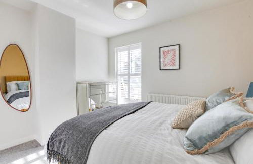 Ann’s Place - 2 Bed House Central Romford - Free Parking & Garden - Foto 28