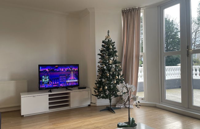 Modern 2 bed Apartment With sea Views - Foto 13