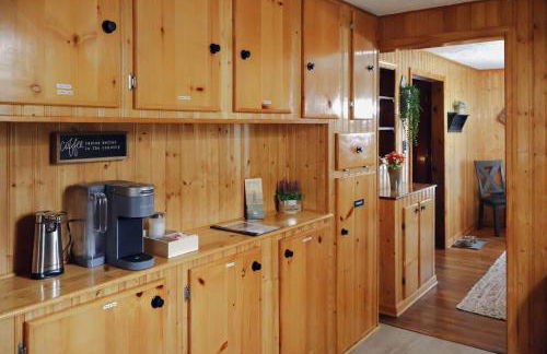 Mountain Cabin w Hot Tub Deck Grill & Fire Pit - Foto 16