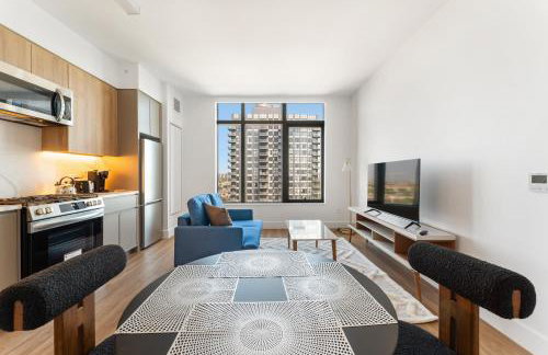 Elegant Studio Haven, Upscale Comfort - Photo 1