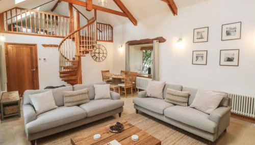 Riverside Barn - Photo 5