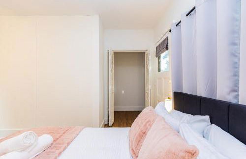 Spacious 3BR Family Flat Near Encore Assembly Row - Photo 9