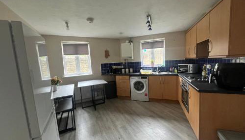 Oberon's Rest - Spacious 2 Bed Home perfect for Contractors & Families near Shipley, Bradford - Foto 5, stove, pet friendly