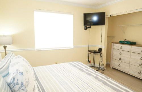 3 bedroom 2 bath home walking distance to beach - Foto 32