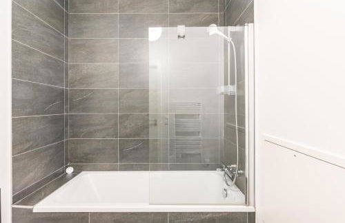 Basel-Tram 8-Tristate-Bridge-Riverview - Foto 59