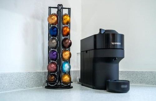 Cosy 3-Bed House With Parking, 5 Mins to QE & Uni - Photo 53